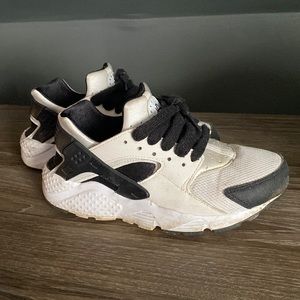 Black and White Nike Huarache sneakers